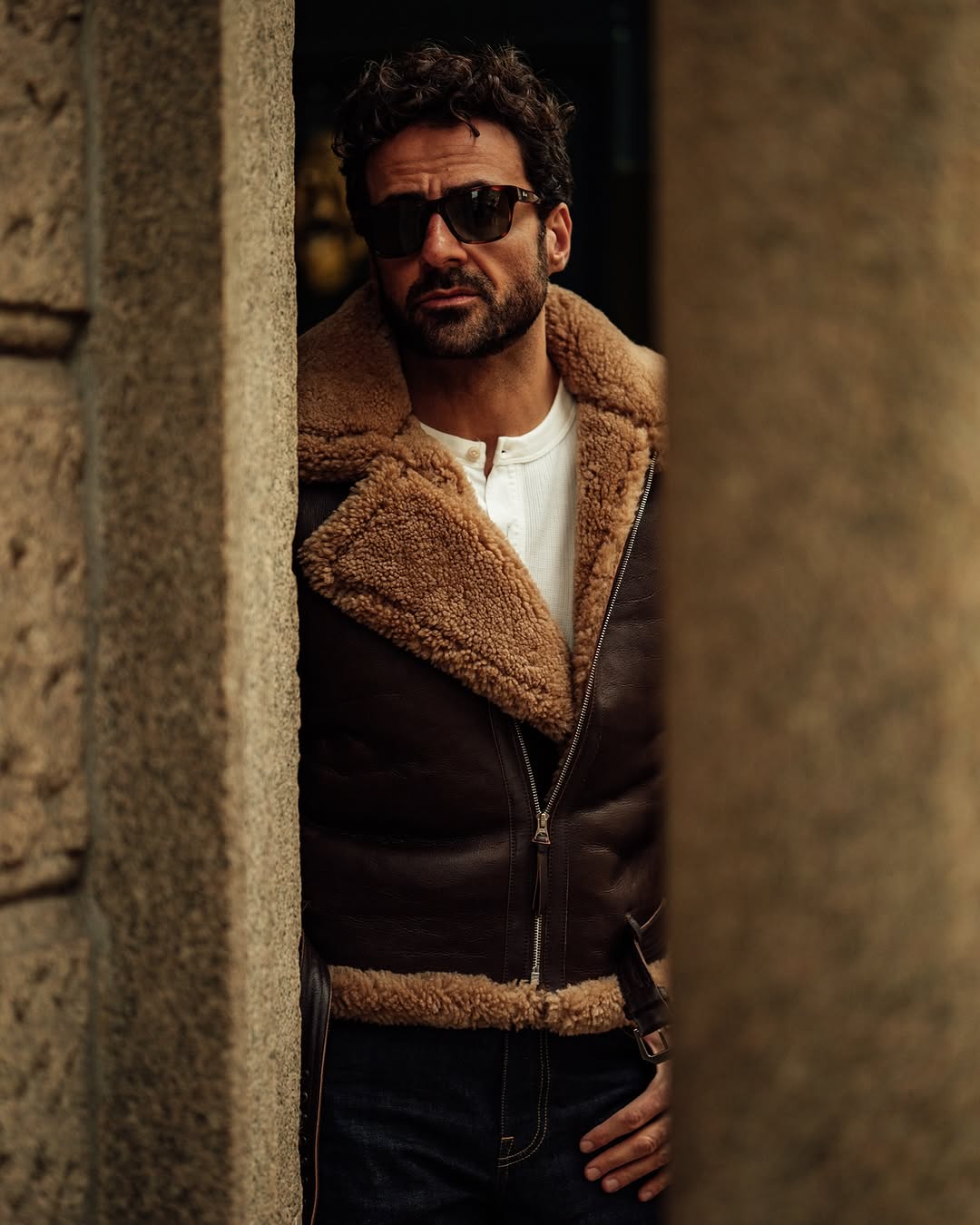 Mens Aviator Flight Vintage Brown Genuine Leather Shearling Jacket-Men’s vintage 70s brown shearling leather jacket – genuine sheepskin aviator bomber with shearling collar and retro flight design.